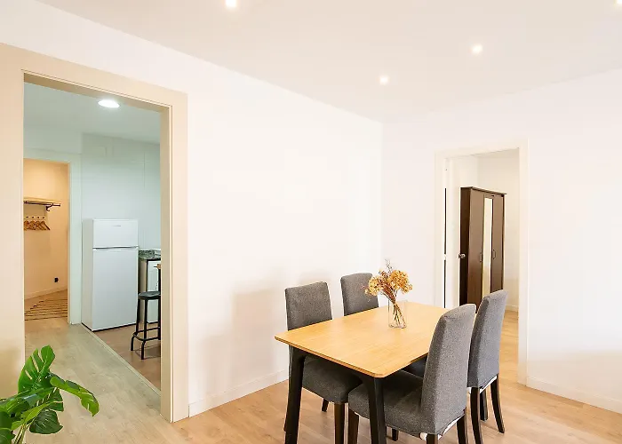 Beautiful With Terrace In برشلونة