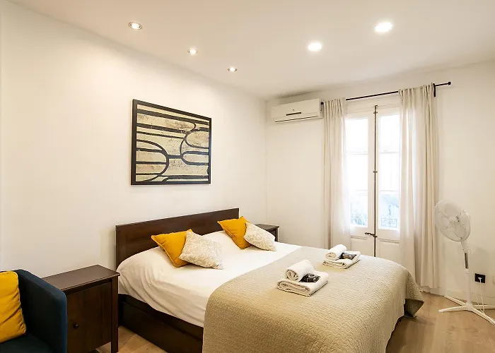 Beautiful With Terrace In برشلونة